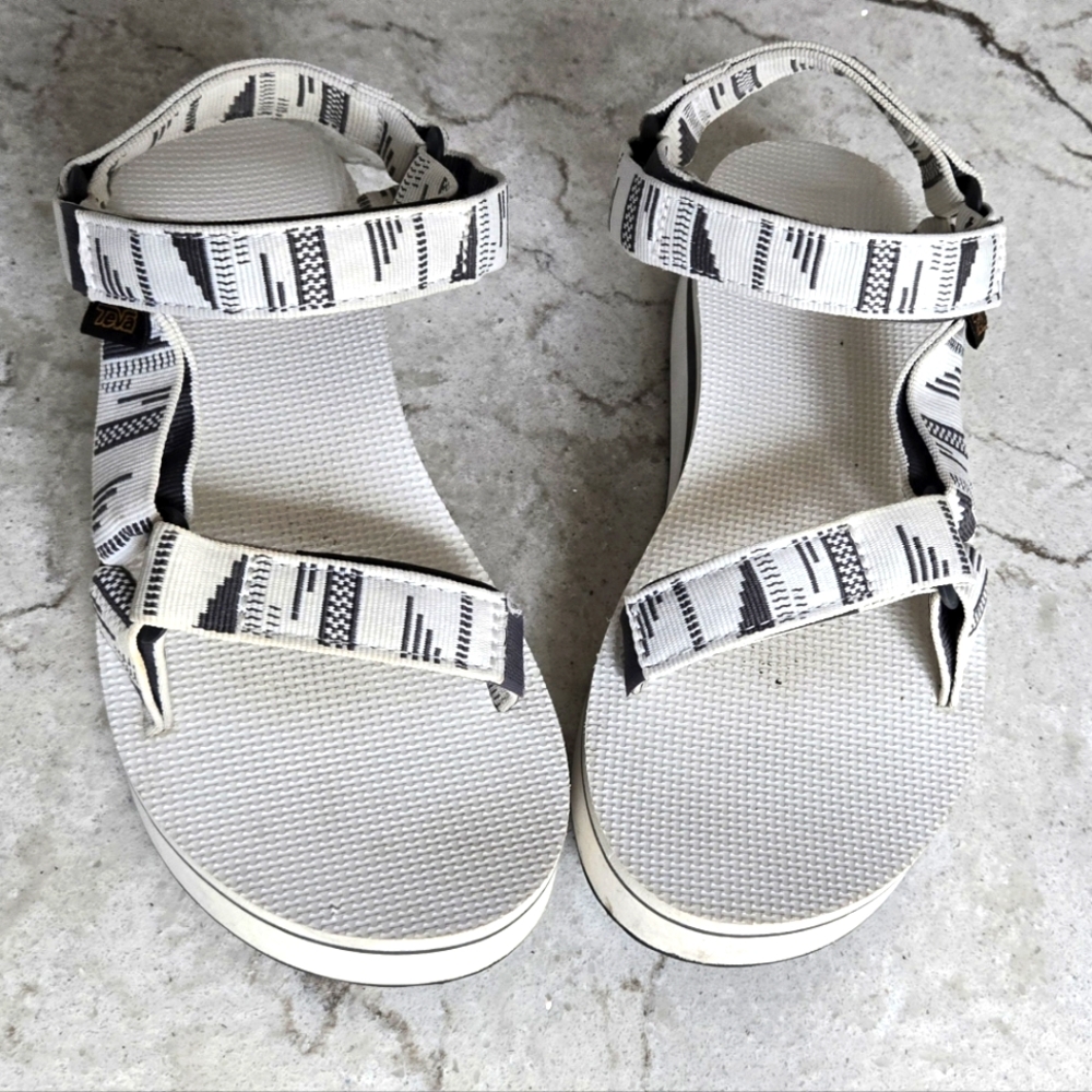 TEVA WOMEN FLATFORM UNIVERSAL SANDAL SZ 7  NWOT